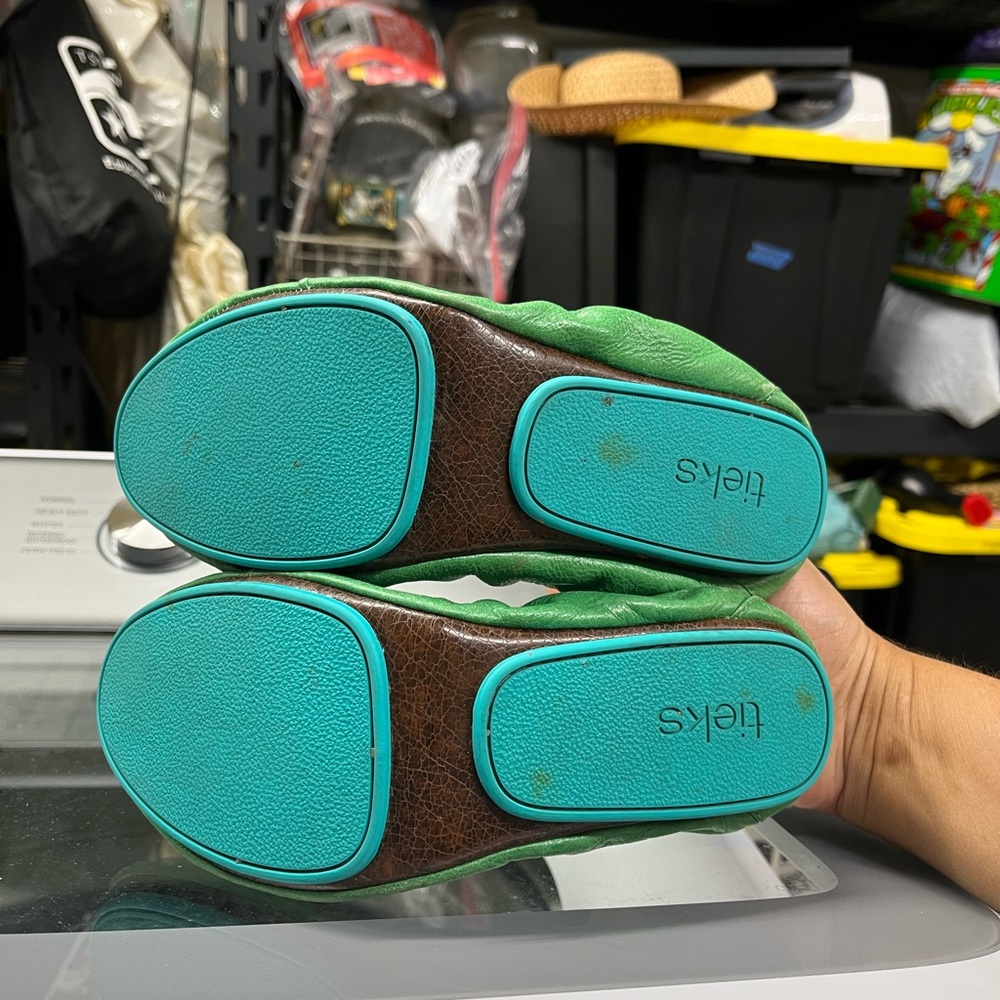 Tieks green leather shoes 8 - Picture 6 of 8